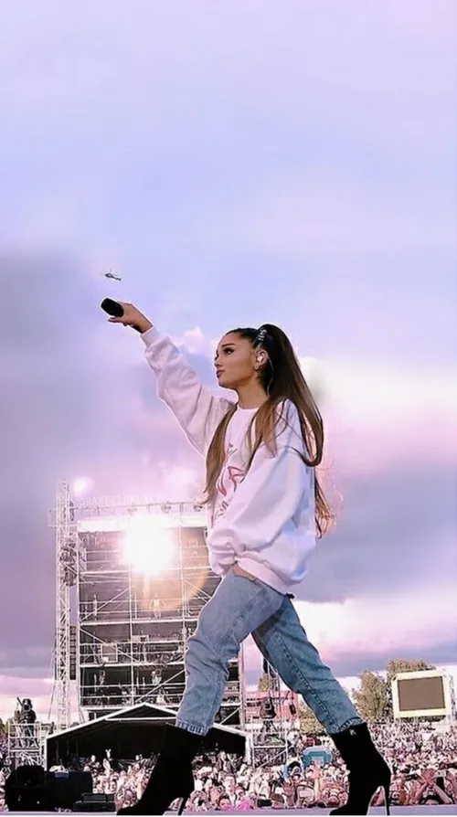 Ariana Grande Wallpaper